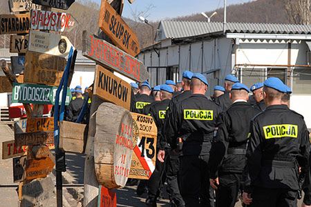 Policjanci ranni w zamieszkach w Kosowie wracają do kraju