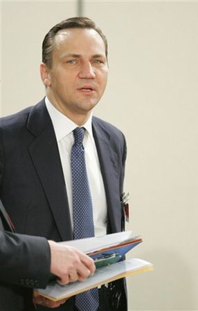 Radosław Sikorski "czyści" ambasady