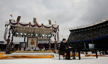 Papież odprawia mszę na nowojorskim stadionie Yankees