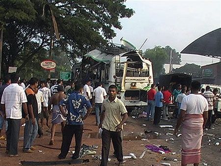 20 osób zginęło w zamachu na autobus w Sri Lance