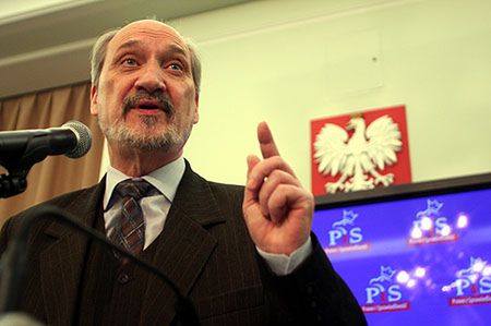 Macierewicz: seria przestępczych działań w kontrwywiadzie