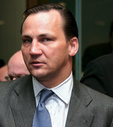 Sikorski wnioskuje o uznanie Kosowa