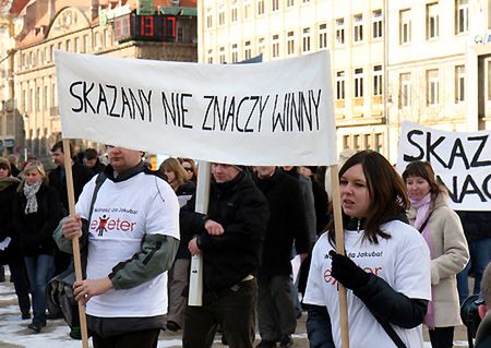 Marsz w obronie skazanego za gwałt Jakuba T.