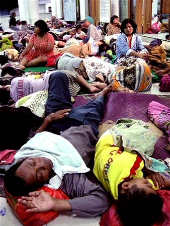 28 tysięcy ludzi w Indonezji bez dachu nad głową