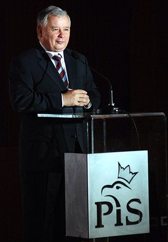 Minister skarbu umorzył dług partii Kaczyńskiego