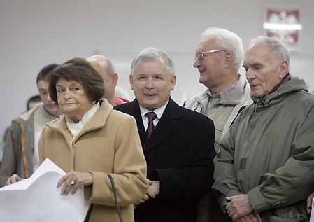 Premier wraz z mamą Jadwigą przybyli na wieczór wyborczy PiS