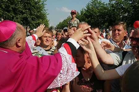 Abp Nycz: módlmy się za ojczyznę, bo bardzo tego potrzebuje