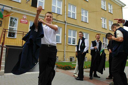 Szkoły nie w pełni "umundurowane"