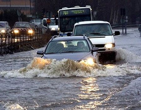 Meteorolodzy: dziś wieczorem tony wody spadną z nieba