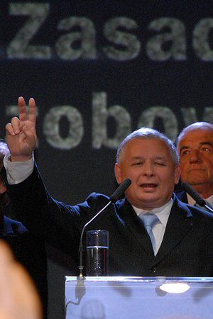 Wałęsa: Kaczyńscy są gotowi wprowadzić stan wojenny