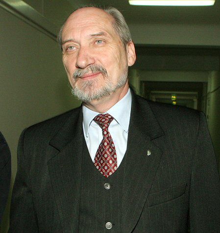 Macierewicz: w archiwach są dokumenty o biznesmenach