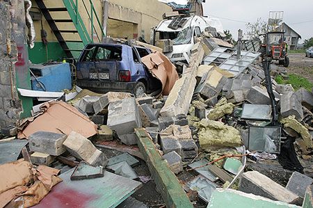 MSWiA pomoże poszkodowanym przez trąbę powietrzną