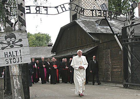 "Wizyta papieża w Auschwitz odrzuceniem antysemityzmu"