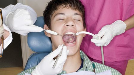 75% zakażeń HIV w Polsce może mieć  źródło u dentysty
