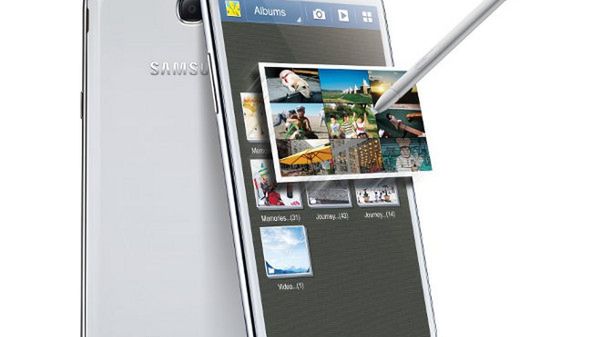 Wynik: 10%
Tabletofon Samsunga znalazł się na miejscu czwartym naszego rankingu, choć do samego końca dzielnie walczył o podium i przegrał dosłownie o włos. O jego zaletach nie trzeba pisać, bo wszyscy doskonale je znamy. Niektóre z tych zalet dla dużej grupy użytkowników są jednak nadal wadami. Mam oczywiście na myśli głównie wielkość tego modelu. Wydaje się, że to właśnie ta grupa powoduje, że produkty pokroju Galaxy Note nie mogą przebić się na szczyt żadnego plebiscytu. 
Oceń telefon w naszym katalogu