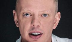 Zasłynął „Dziewczynami z Dubaju”, miał policyjną ochronę, spędził noc na dołku. Kim jest Piotr Krysiak?