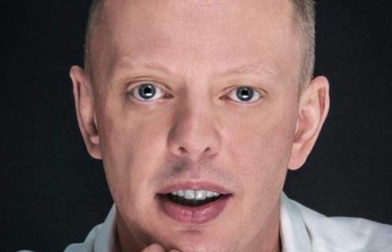 Zasłynął „Dziewczynami z Dubaju”, miał policyjną ochronę, spędził noc na dołku. Kim jest Piotr Krysiak?