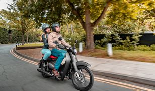 Najpopularniejszy pojazd w historii dalej w sprzedaży. Honda Super Cub 125 z nowym silnikiem