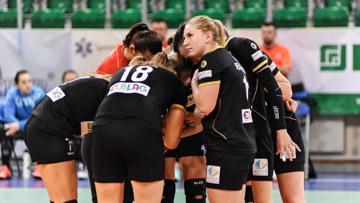 WP SportoweFakty / ANNA DEMBIŃSKA / Na zdjęciu: zawodniczki Kram Startu Elbląg