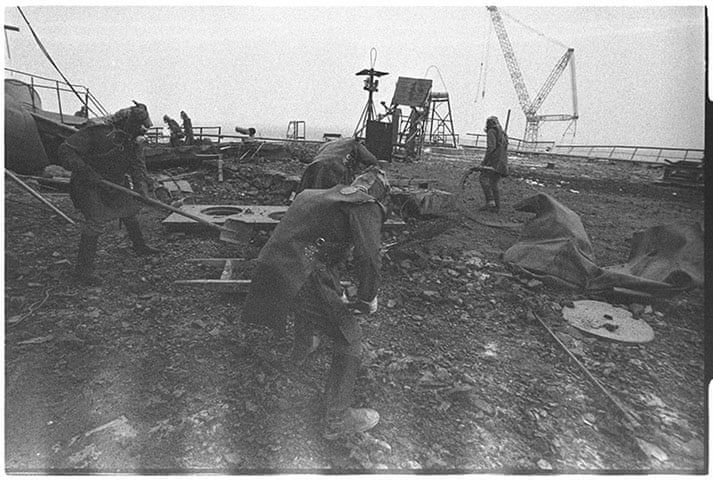 Usuwanie gruzu z dachu elektrowni. Wrzesień 1986.
