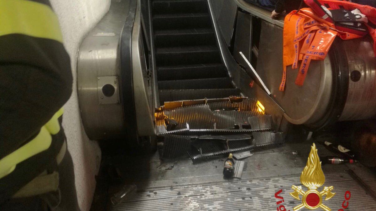 Zdjęcie okładkowe artykułu: Twitter / Twitter / W wyniku awarii w rzymskim metrze, rannych zostało 20 kibiców