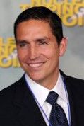 Jim Caviezel chroni rodzinę przed rabusiami