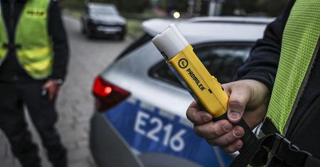 Gorzów: Pijany kierowca z dożywotnim zakazem wiózł poszukiwaną kobietę