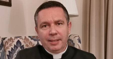 Nie będzie zbierał "kopert". Znany ksiądz ogłosił to publicznie