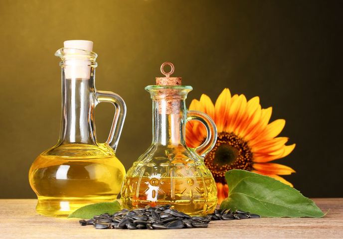 Olej słonecznikowy - skład, zastosowanie, kalorie i wartości odżywcze
