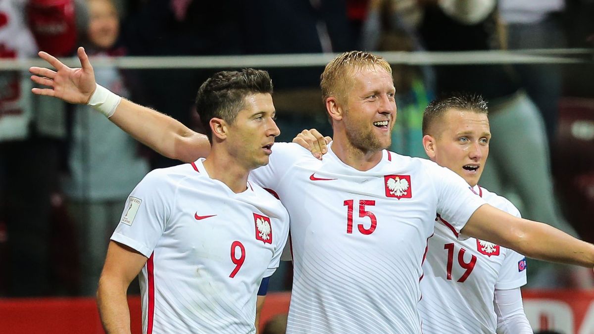 Getty Images /  Foto Olimpik/NurPhoto via Getty Images / Na zdjęciu: Robert Lewandowski, Kamil Glik i Piotr Zieliński w meczu z Kazachstanem w 2017 roku