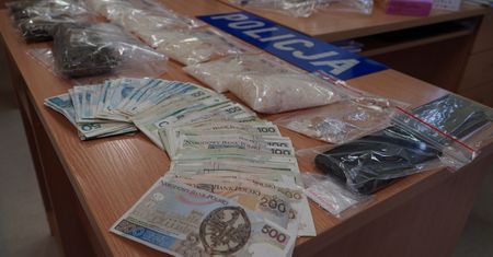 Mieli dostawcę na drugim końcu kraju. Narkotyki w paczkomatach