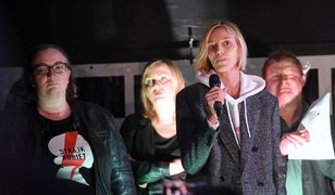 Anja Rubik przed Sejmem podczas protestu przeciwko karze więzienia za edukację seksualną nieletnich