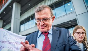 Malbork.Syn posła Tadeusza Cymańskiego został radnym, ale nagle przestał przychodzić do urzędu. Okazało się, że wyjechał w podróż  stopem do Azji.