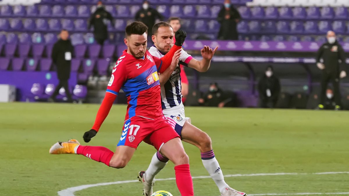 PAP/EPA / R. Garcia / Na zdjęciu: Josan Ferrandez (Elche)
