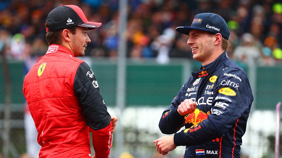 Charles Leclerc (po lewej) i Max Verstappen