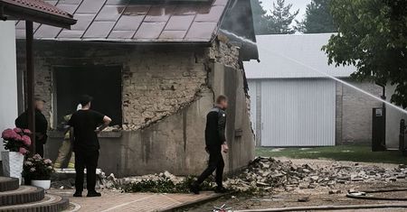 Wybuch gazu i pożar domu w Wólce Poznańskiej. 54-latek z poparzeniami