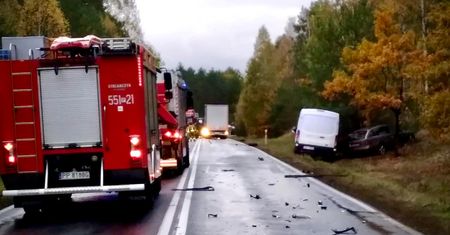 Karambol na DK10. Droga całkowicie zablokowana