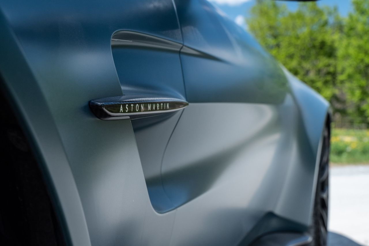 Aston Martin Vantage Roadster