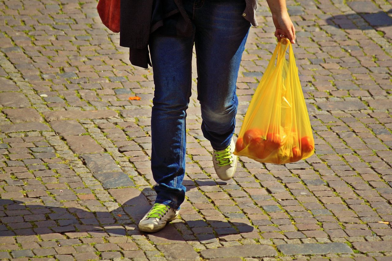 Koronawirus niespodziewanie odgrzał spór o jednorazówki
