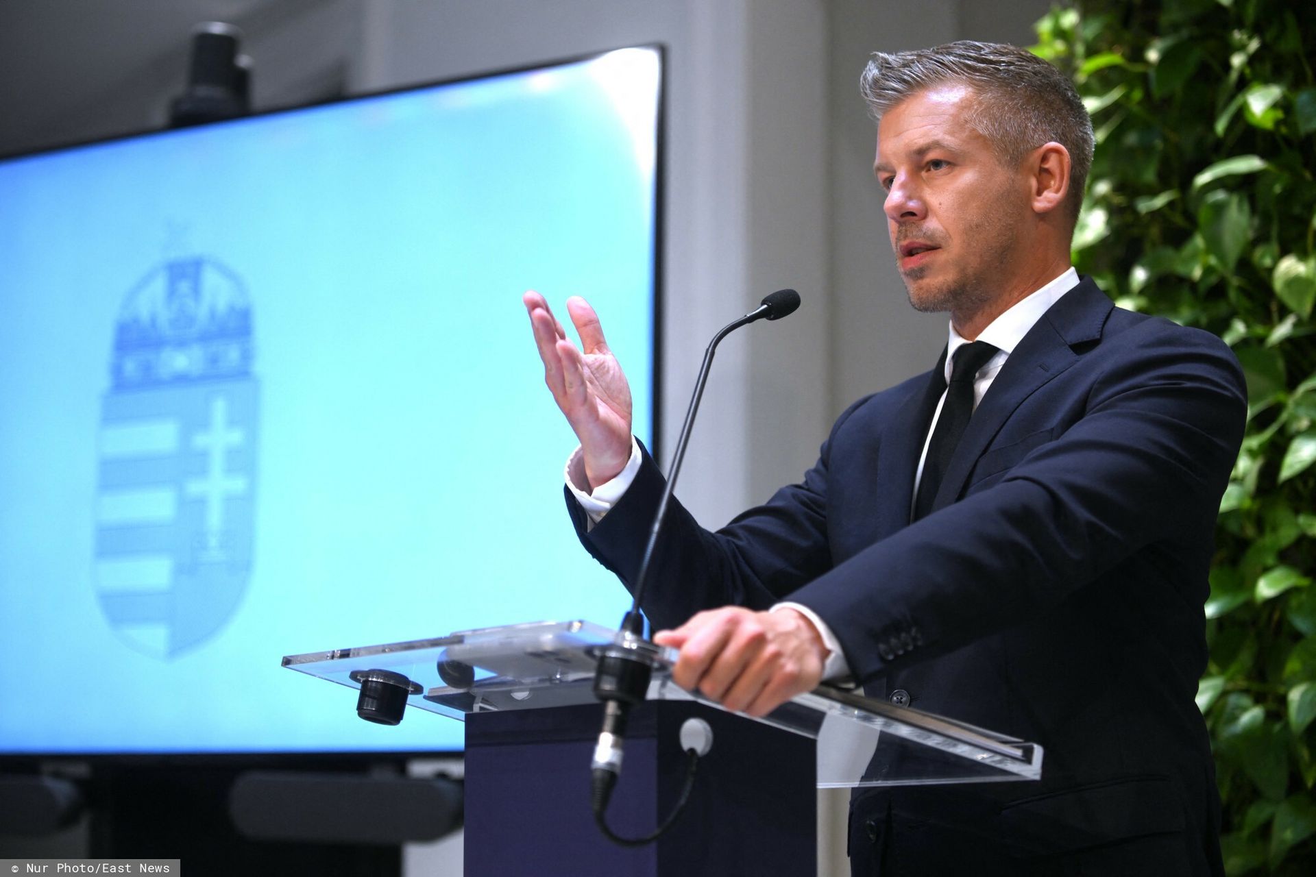Zdjęcie do aktualności: Węgry sprzątają po Orbánie. Peter Magyar chce zmiany konstytucji