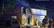 Milanówek: Pożar sklepu z artykułami BHP. Ogień wychodził przez okno