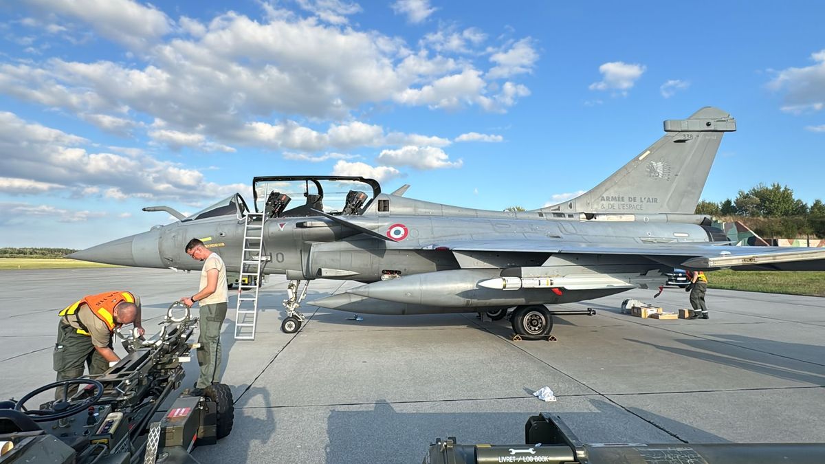 Francuski Rafale B z eskadry uderzeń nuklearnych w Polsce.