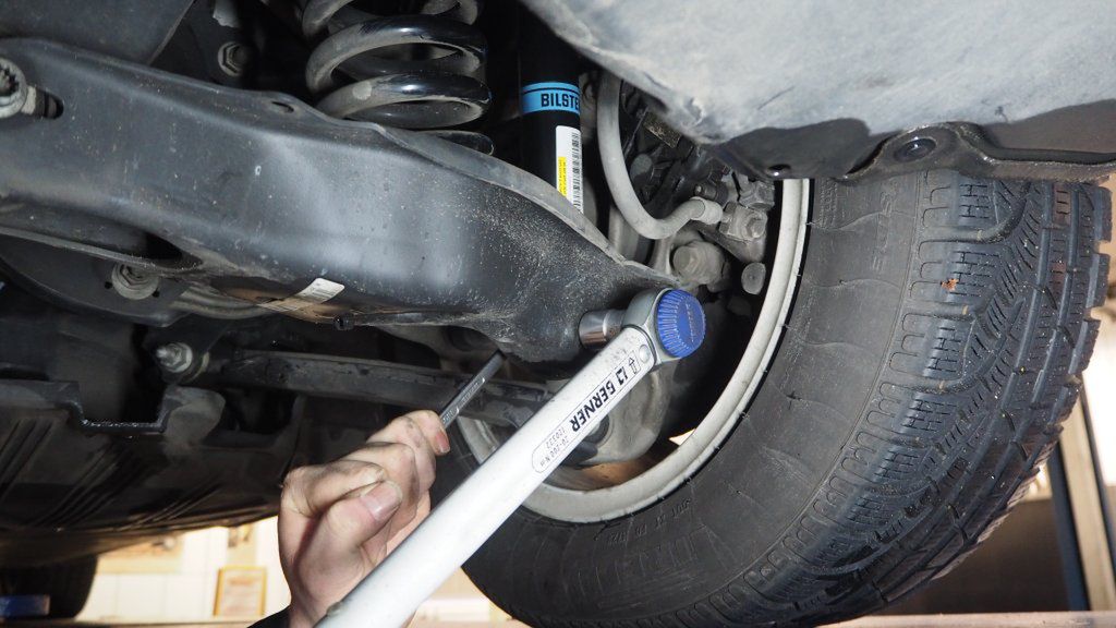 Jeśli amortyzator nie jest zintegrowany ze sprężyną, wymiana powinna być łatwa