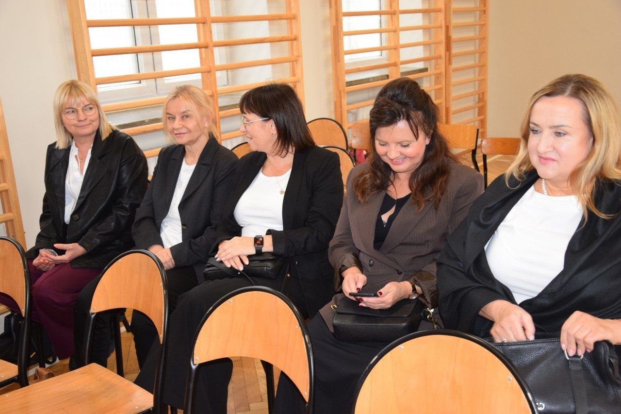 Powiatowe obchody Dnia Edukacji Narodowej w Zduńskiej Woli. Były życzenia i nagrody