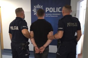 Pijany 33-latek rozbił trzy auta. Zostanie deportowany. "To się źle skończy"