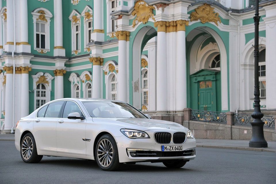 BMW serii 7 na rok 2013 - megagaleria niemieckiego okrętu flagowego 28