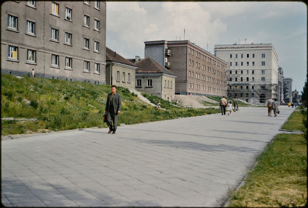 Nostalgiczna Warszawa lat 50. na nieznanych, kolorowych zdjęciach profesora z USA 21