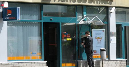 Euro na Litwie. Litwini oblegają bankomaty przed zmianą waluty