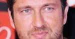 Gerard Butler trenuje małych piłkarzy
