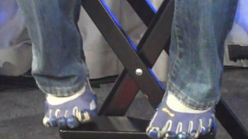 Sergey Brin nosi tenisówki-palczatki 1